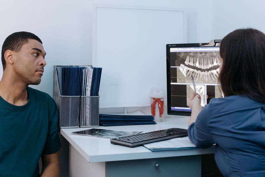 Implant planning on the X-ray, with the patient
